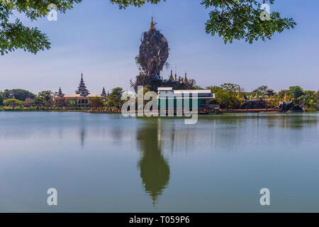 Erstaunlich Kyauk Ka Lat Pagode in der Nähe von Hpa-An, Myanmar Stockfoto