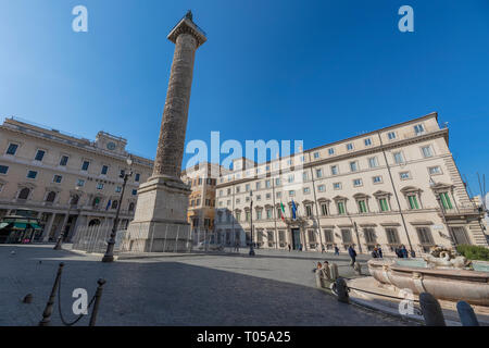 Rom, Italien, 03. März 2019: Blick auf die Piazza Colonna und Palazzo Chigi, Sitz der Regierung der Italienischen Republik und Residenz der Pr Stockfoto