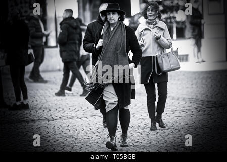 Straße Porträts in Schwarz und Weiß dramatische Stockfoto