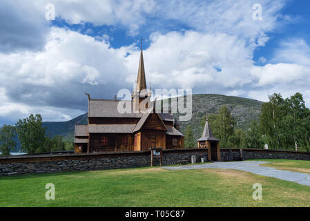 Lomskyrkja - die Kirche in Lom. Älteste erhaltene Holzbauten. Wundervolle touristische Attraktion von Norwegen Stockfoto