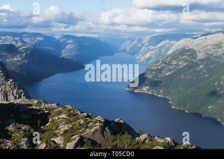 Weg Preikestolen, Norwegen. Panorama der Lysefjord Stockfoto