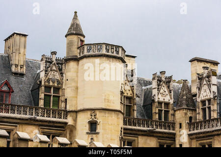 Ansicht des Musée de Cluny, ein Wahrzeichen der Nationalen Museum für mittelalterliche Kunst und Mittelalter Geschichte im Fünften arrondissement von Paris, Frankreich. Stockfoto