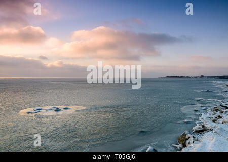 Halbinsel Hel (Polen) im Winter. Eis auf der Bucht von Puck Stockfoto