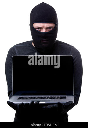 Dieb in schwarze Maske mit Laptop in der Hand. Stockfoto