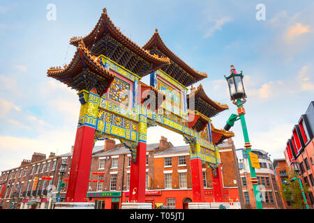 Liverpool, Großbritannien - 16 Mai 2018: Chinatown ist die älteste chinesische Gemeinschaft in Europa, im Süden der Stadt withChinese Bogen auf Nelson Stree entfernt Stockfoto