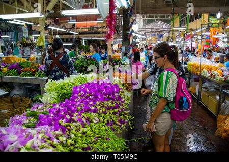 Markt der eisschollen in Bangkok, Thailand. Ort, wo viele Leute, Touristen und Einheimischen, zu Besuch kommen und Teilen Stockfoto