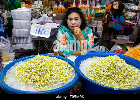 Markt der eisschollen in Bangkok, Thailand. Ort, wo viele Leute, Touristen und Einheimischen, zu Besuch kommen und Teilen Stockfoto