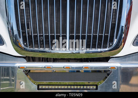 Detailansicht der vorderen Ende eines modernen Transport-LKW Stockfoto