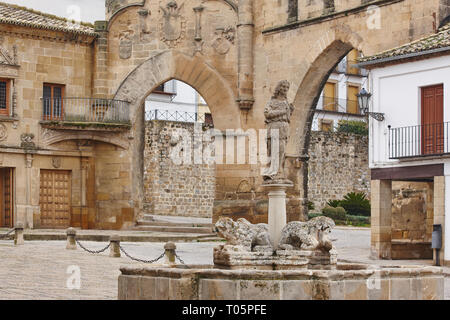 Traditionelle andalusische Dorf in Spanien. Brunnen Lions in Baeza, Jaén Stockfoto