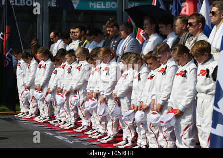 © Foto 4/LaPresse 17/03/2019 Melbourne, Australien Sport Grand Prix Formel 1 Australien 2019 Im Bild: die Fahrer vor dem Start in der Stille zu Ehren von Charlie Whiting (GBR), Race Director und Fia Sicherheit delegieren Stockfoto