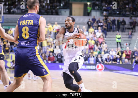 Turin, Italien. 17. März 2019. Tony Taylor (Virtus Bologna) während der Lega Basket Serie A 2018/2019 match Auxilium Fiat Torino vs Virtus Segafredo Bologna. Walter Bertagnoli/Alamy leben Nachrichten Stockfoto