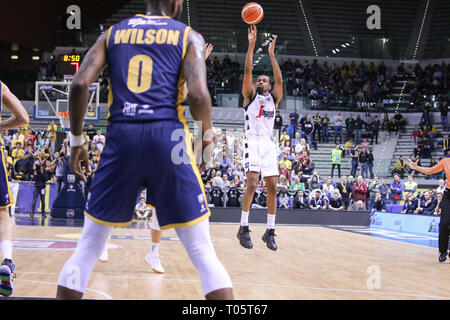 Turin, Italien. 17. März 2019. Kevin Börsenspekulant (Virtus Bologna) während der Lega Basket Serie A 2018/2019 match Auxilium Fiat Torino vs Virtus Segafredo Bologna. Walter Bertagnoli/Alamy leben Nachrichten Stockfoto