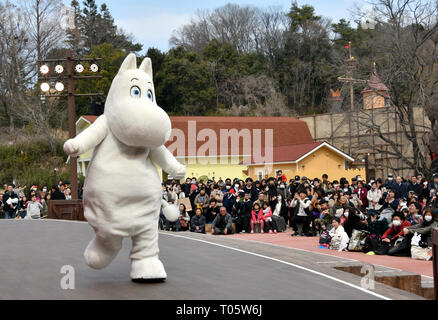 Hanno, Japan. 16 Mär, 2019. Einen neuen Vergnügungspark thematisch auf die Welt der Finlands Moomin Märchen mit einer Nördlichen europäischen Ambiente öffnet seine Türen für die Öffentlichkeit am Samstag, 16. März 2019, in Hanno, westlich von Tokio. Die erste Moomin Theme Park außerhalb Finnlands in der Umgebung des Sees Miyazawa, die erinnert Moomin Fans von Finnland, wo Tove Jansson lebte und erstellt Moomin Zeichen, Funktionen ähnliche Ausstellungen, Geschäfte und Restaurants. Credit: Natsuki Sakai/LBA/Alamy leben Nachrichten Stockfoto