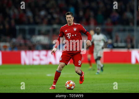 München, Deutschland. 13 Mär, 2019. Robert Lewandowski (Bayern) Fußball: UEFA Champions League Runde 16 2. bein Match zwischen dem FC Bayern München 1-3 FC Liverpool im Fussball Arena München in München, Deutschland. Credit: mutsu Kawamori/LBA/Alamy leben Nachrichten Stockfoto