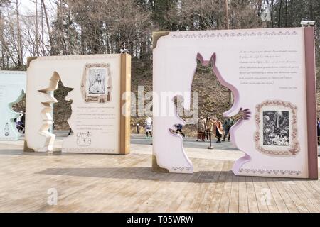 Saitama, Japan. 16 Mär, 2019. Besucher versammeln sich am ersten Tag des neuen Moominvalley Themenpark in Saitama. Der neue Themenpark in der British-Finnish animierte Serie Moominvalley eröffnete heute inspiriert (März 16) in der Stadt von Hanno, Saitama, in der Nähe von Tokio. Credit: Rodrigo Reyes Marin/ZUMA Draht/Alamy leben Nachrichten Stockfoto