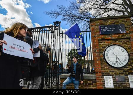 London, Großbritannien. 17 Mär, 2019. Die in Großbritannien ansässige Druck Gruppe namens "Machen Sie eine Pause vom Brexit und Neue Europäer Irland Protest in Greenwich Park die Heimat von GMT. Eine nationale Kampagne, Gruppe, die gerne Brexit um mindestens ein Jahr verschoben. Credit: Claire Doherty/Alamy leben Nachrichten Stockfoto