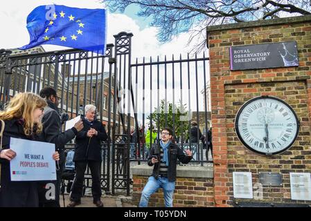 London, Großbritannien. 17 Mär, 2019. Eine britische Druck Gruppe namens "Machen Sie eine Pause vom Brexit und Neue Europäer Irland Protest in Greenwich Park die Heimat von GMT. Eine nationale Kampagne, Gruppe, die gerne Brexit um mindestens ein Jahr verschoben. Credit: Claire Doherty/Alamy leben Nachrichten Stockfoto