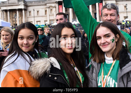 London, Großbritannien. 17 Mär, 2019. Londoners feiern St. Patrick's Day mit dem traditionellen Umzug. Quelle: Matthew Chattle/Alamy leben Nachrichten Stockfoto