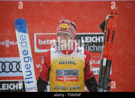 Schonach, Deutschland. 17 Mär, 2019. Nordic Ski/Kombination: Die dritte platziert insgesamt Skifahrer, Franz-Josef Rehrl aus Österreich, ist auf dem Podium. Quelle: Patrick Seeger/dpa/Alamy leben Nachrichten Stockfoto