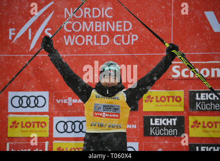 Schonach, Deutschland. 17 Mär, 2019. Nordic Ski/Kombination: Die zweiter in der Gesamtwertung, Akito Watabe aus Japan, ist auf dem Podium. Quelle: Patrick Seeger/dpa/Alamy leben Nachrichten Stockfoto