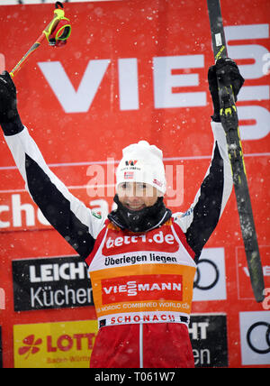 Schonach, Deutschland. 17 Mär, 2019. Nordic Ski/Kombination: Wm, single, normal Hill/10 km, Männer, Langlauf: Sieger Jarl Magnus Riiber aus Norwegen ist auf dem Podium. Quelle: Patrick Seeger/dpa/Alamy leben Nachrichten Stockfoto
