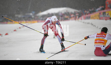 Schonach, Deutschland. 17 Mär, 2019. Nordic Ski/Kombination: Wm, single, normal Hill/10 km, Männer, Skilanglauf: Zweiter Jan Schmid (l) am Ende. Quelle: Patrick Seeger/dpa/Alamy leben Nachrichten Stockfoto
