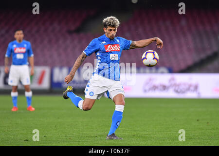 Neapel, Italien. 17 Mär, 2019. Foto Cafaro/LaPresse 17 Marzo 2019 Napoli, Italia sport calcio Napoli vs Udinese - Campionato di calcio Serie A TIM 2018/2019 - Stadio San Paolo. Nella Foto: Kevin Malcuit (SSC Neapel). Foto Cafaro/LaPresse März 17, 2019 Neapel, Italien Sport Fussball Napoli vs Udinese - Italienische Fußball-Liga einen TIM 2018/2019 - San Paolo Stadions. In der Pic: Kevin Malcuit (SSC Neapel). Credit: LaPresse/Alamy leben Nachrichten Stockfoto
