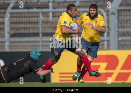 Köln, Deutschland. 17 Mär, 2019. Rugby: Europäische Meisterschaft, Abteilung 1A, Europa Meisterschaft 2019, Deutschland - Spanien, Spieltag 5: Dasch Friseur (Deutschland, 2) schnappt sich den Fuß von Thierry Feuteu (Spanien, 16). Foto: Jürgen Kessler/dpa Quelle: dpa Picture alliance/Alamy leben Nachrichten Stockfoto