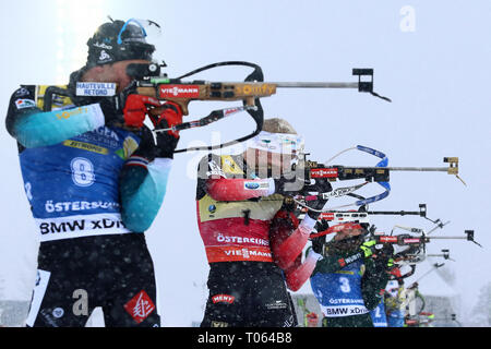 Östersund, Schweden. 17 Mär, 2019. IBU Biathlon Weltmeisterschaften, Tag 9, massenstart Männer; Simon Desthieux (FRA), Johannes Thingens Boe (NOR) am Schießstand Credit: Aktion plus Sport/Alamy leben Nachrichten Stockfoto