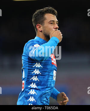Stadio San Paolo, Neapel, Italien. 17 Mär, 2019. Ein Fußball-Serie, Napoli gegen Udinese; Amin Younes von Neapel feiert nach seinem Ziel riefen in der 17. Minute 1-0 Credit: Aktion plus Sport/Alamy leben Nachrichten Stockfoto