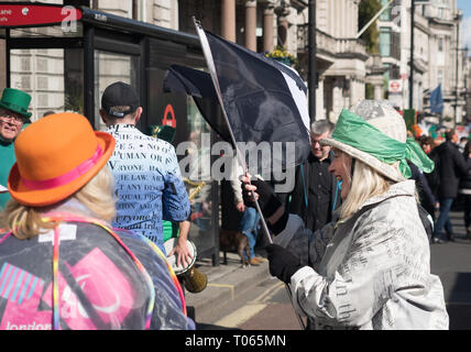London, Großbritannien. 17 Mär, 2019. St. Patrick's Day Parade London, Großbritannien, 17. März 2019. Credit: Clive Downes/Alamy leben Nachrichten Stockfoto