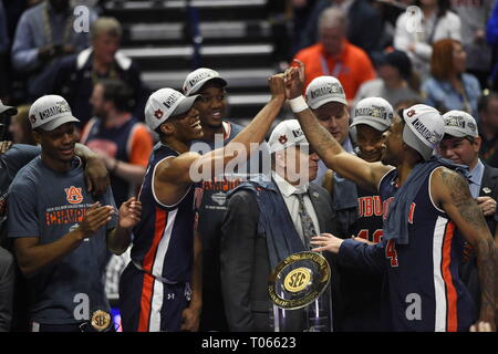 März 17, 2019; Auburn Tiger feiert während einer SEC Championship Game zwischen den Tennessee Freiwilliger vs Auburn Tiger bei Bridgestone Arena in Nashville, TN (obligatorische Photo Credit: Steve Roberts/Cal Sport Media) Stockfoto