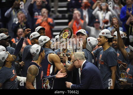 März 17, 2019; Auburn Tiger feiert während einer SEC Championship Game zwischen den Tennessee Freiwilliger vs Auburn Tiger bei Bridgestone Arena in Nashville, TN (obligatorische Photo Credit: Steve Roberts/Cal Sport Media) Stockfoto