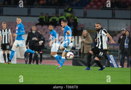 Neapel, Kampanien, Italien. 17. Mär 2019. San Paolo Stadium, Serie A Fußballspiel zwischen der Serie A SSC Neapel FC Udinese. Im Bild. Die endgültigen Ergebnisse SSC Napoli 4:2 FC Udinese. Quelle: Fabio Sasso/ZUMA Draht/Alamy leben Nachrichten Stockfoto