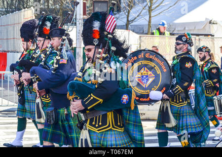 New York City, USA. 16 Mär, 2019. St. Patrick's Day gefeiert wird mit einer Parade entlang der 5th Avenue. Credit: jbdodane/Alamy leben Nachrichten Stockfoto