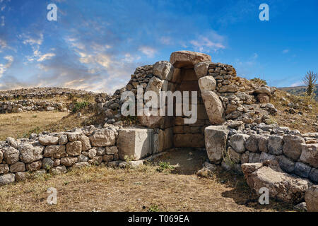 Ruinen einer Kammer, Hattusa (auch Ḫattuša oder hattusas) spät Anatolischen Bronzezeit Hauptstadt des hethitischen Reiches. Hethiter archäologische Ausgrabungen und Ruinen, Stockfoto