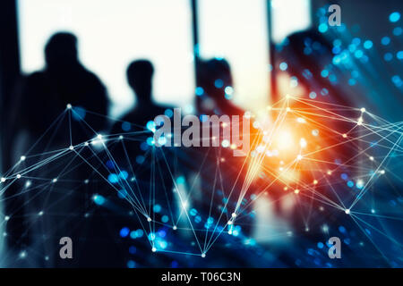 Futuristische abstrakte Internetverbindung Netzwerk mit Silhouette von Business Team Stockfoto