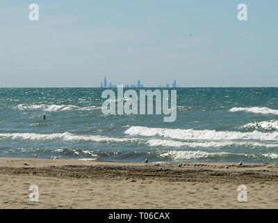 Chicago gesehen von Indiana Dunes State Park Stockfoto