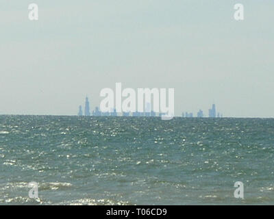 Chicago gesehen von Indiana Dunes State Park Stockfoto