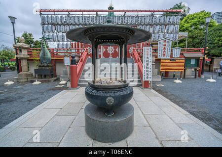 Honten und Jokoro im Shinobazunoike Benten-do Tempel, in dem die Göttin Benzaiten verankert ist. Befindet sich im Ueno Park. Taito-ku, Tokio, Japan Stockfoto