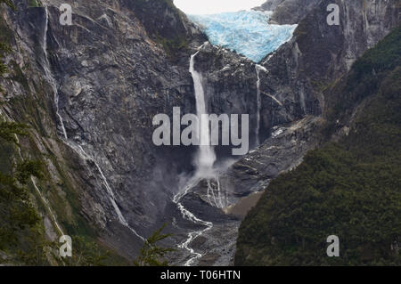 Ventisquero Colgante hängen in den Nationalpark Queulat, Patagonien, Aysen, Chile Gletscher Stockfoto