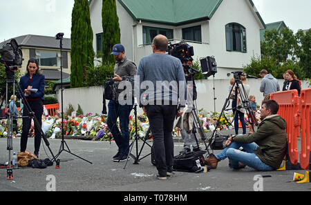 Christchurch, Neuseeland - 18. März 2019; Christchurch Moscheen Massaker - Filmteams und Reporter besetzt außerhalb der Al Noor Moschee in Dean Avenue. Credit: Nigel Spiers/Alamy leben Nachrichten Stockfoto