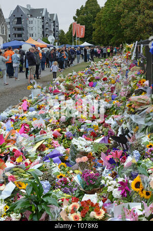 Christchurch, Neuseeland - 18. März 2019; Blumig Tribut an die 50 Menschen erschossen und zwei Moscheen am 15. März 2019 in Christchurch, Neuseeland getötet. Credit: Nigel Spiers/Alamy leben Nachrichten Stockfoto