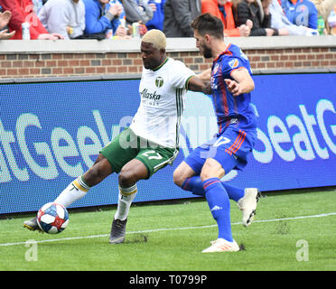 Cincinnati, OH, USA. 17 Mär, 2019. März 17, 2019: Portland Timbers Mitte Feldspieler Dairo Asprilla (27) Felder die Kugel während der MLS Übereinstimmung zwischen den Portland Timbers und FC Cincinnati an Nippert Stadion in Cincinnati, Ohio. Austyn McFadden/ZUMA Credit: austyn McFadden/ZUMA Draht/Alamy leben Nachrichten Stockfoto