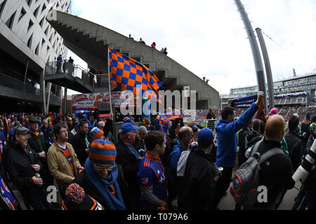 Cincinnati, OH, USA. 17 Mär, 2019. März 17, 2019: FC Cincinnati fans Stapel unter dem Bailey vor Beginn der MLS Übereinstimmung zwischen den Portland Timbers und FC Cincinnati an Nippert Stadion in Cincinnati, Ohio. Austyn McFadden/ZUMA Credit: austyn McFadden/ZUMA Draht/Alamy leben Nachrichten Stockfoto