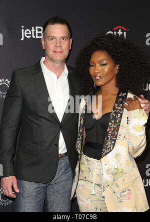 Hollywood, CA, USA. 17 Mär, 2019. 17. März 2019 - Hollywood, Kalifornien - Peter Krause, Angela Bassett. Die Paley Center für 2019 von Media PaleyFest LA - ' ' 9-1-1'' der Wolf Theater bei der Dolby Theater statt. Photo Credit: Faye Sadou/AdMedia Credit: Faye Sadou/AdMedia/ZUMA Draht/Alamy leben Nachrichten Stockfoto