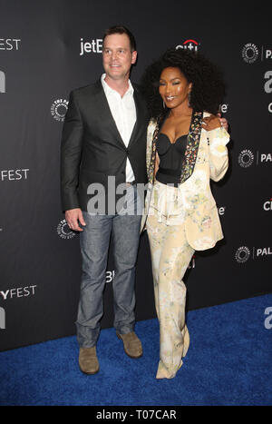 Hollywood, CA, USA. 17 Mär, 2019. 17. März 2019 - Hollywood, Kalifornien - Peter Krause, Angela Bassett. Die Paley Center für 2019 von Media PaleyFest LA - ' ' 9-1-1'' der Wolf Theater bei der Dolby Theater statt. Photo Credit: Faye Sadou/AdMedia Credit: Faye Sadou/AdMedia/ZUMA Draht/Alamy leben Nachrichten Stockfoto