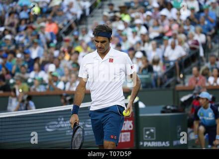 Los Angeles, Kalifornien, USA. 17 Mär, 2019. Roger Federer von der Schweiz, in der Männer singles Finale der BNP Paribas Open Tennis Turnier gegen Dominic Thiem von Österreich, am Sonntag, 17. März 2019 im kalifornischen Indian Wells. Thiem gewann 2-1. Credit: Ringo Chiu/ZUMA Draht/Alamy leben Nachrichten Stockfoto