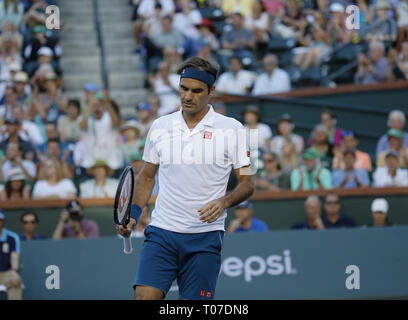 Los Angeles, Kalifornien, USA. 17 Mär, 2019. Roger Federer von der Schweiz, in der Männer singles Finale der BNP Paribas Open Tennis Turnier gegen Dominic Thiem von Österreich, am Sonntag, 17. März 2019 im kalifornischen Indian Wells. Thiem gewann 2-1. Credit: Ringo Chiu/ZUMA Draht/Alamy leben Nachrichten Stockfoto