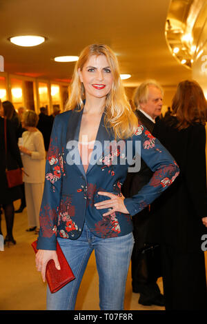 Berlin, Deutschland. 17 Mär, 2019. Tanja Buelter Premiere von Monsieur Pierre GEHT ONLINE, Komödie am Kurfürstendamm im Schiller Theater Quelle: Georg Wenzel/dpa-Zentralbild/ZB/dpa/Alamy leben Nachrichten Stockfoto